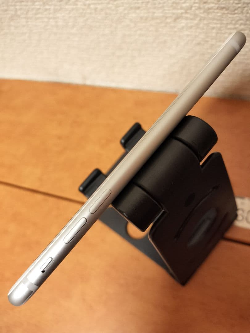 Apple iPhone 7 32GB バッテリー93%　simフリー