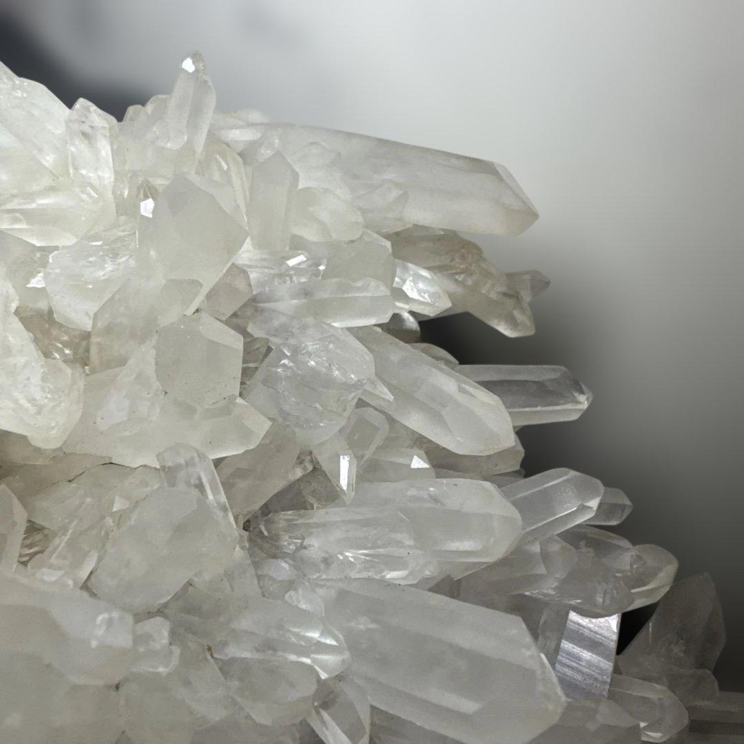 迫力3kg超 ブラジル産 水晶クラスター 台座付 原石