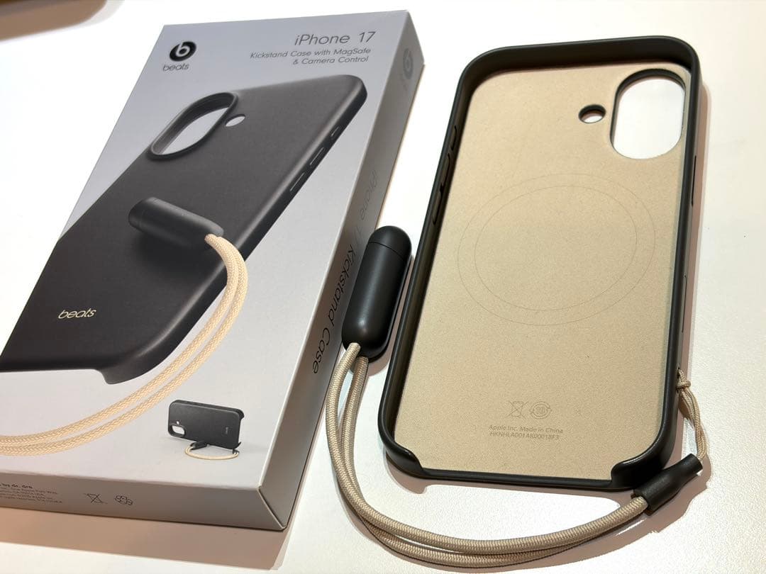 Beats iPhone 17 Kickstand Case 純正