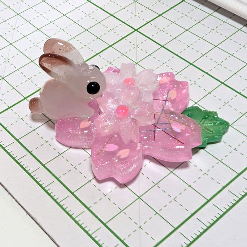 ウサギ　レジンヘアゴム　桜　ネイルヤーン