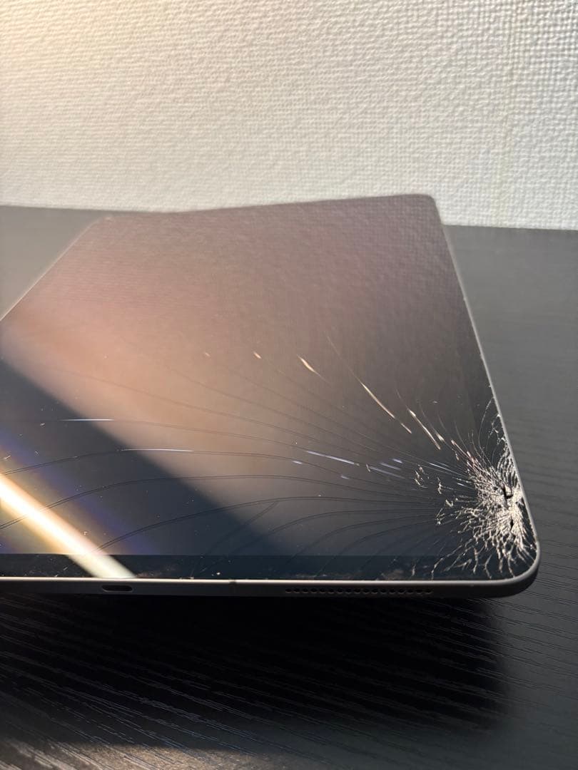 Apple iPad スペースグレー 画面ひび割れあり