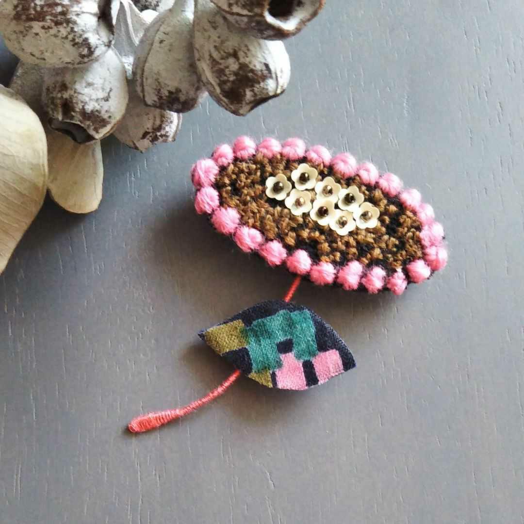 ⚠️もも 9-51ハンドメイド ブローチアクセサリー ミナペルホネン生地