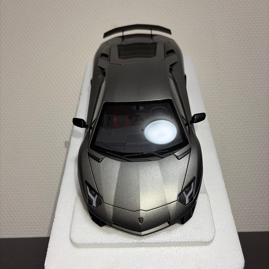 オートアート　アヴェンタドールsv マットグレー