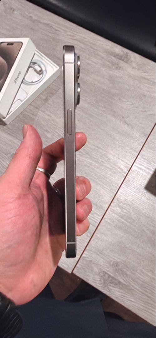 美品　iPhone 15 ProMAX 512GB ナチュラルチタニウム　本体