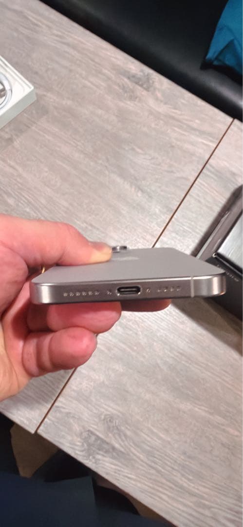 美品　iPhone 15 ProMAX 512GB ナチュラルチタニウム　本体
