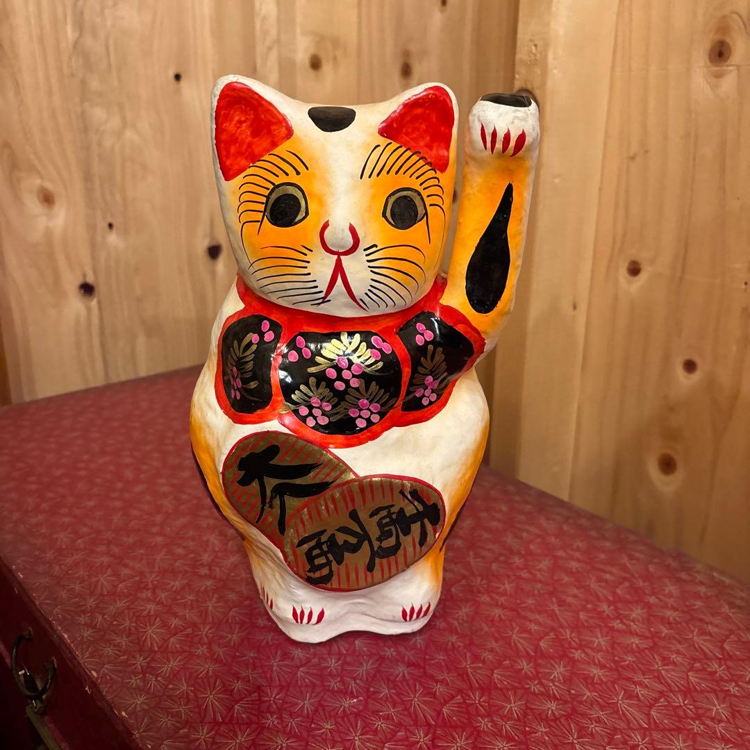 群馬県の高崎張り子 招き猫
